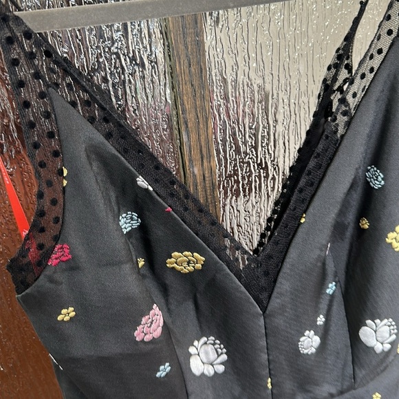 MONIQUE LHUILLIER
Floral A Line Ball Gown size 8 - Picture 8 of 11